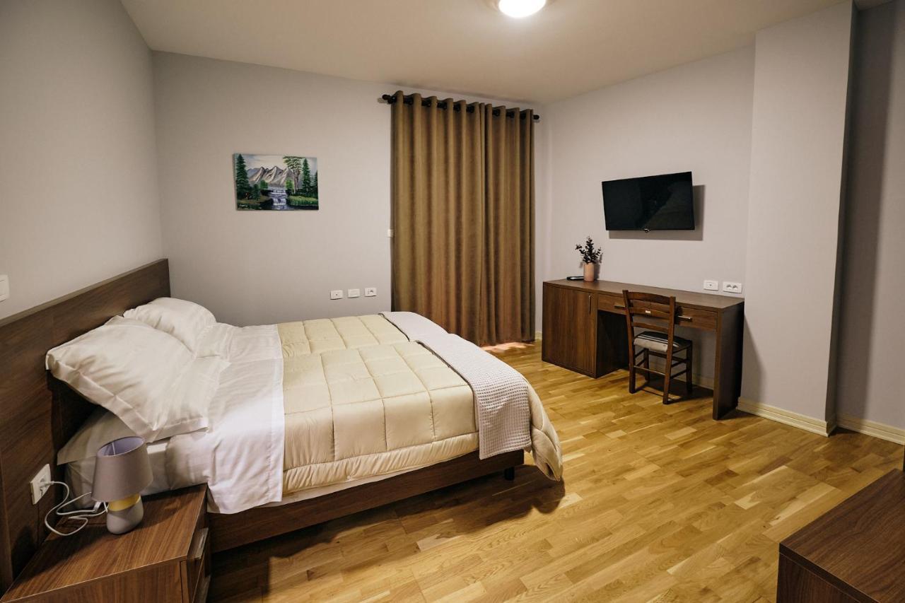 In Center Hotel Tiranë Luaran gambar