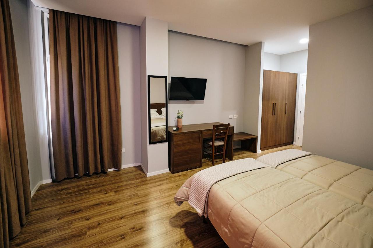 In Center Hotel Tiranë Luaran gambar