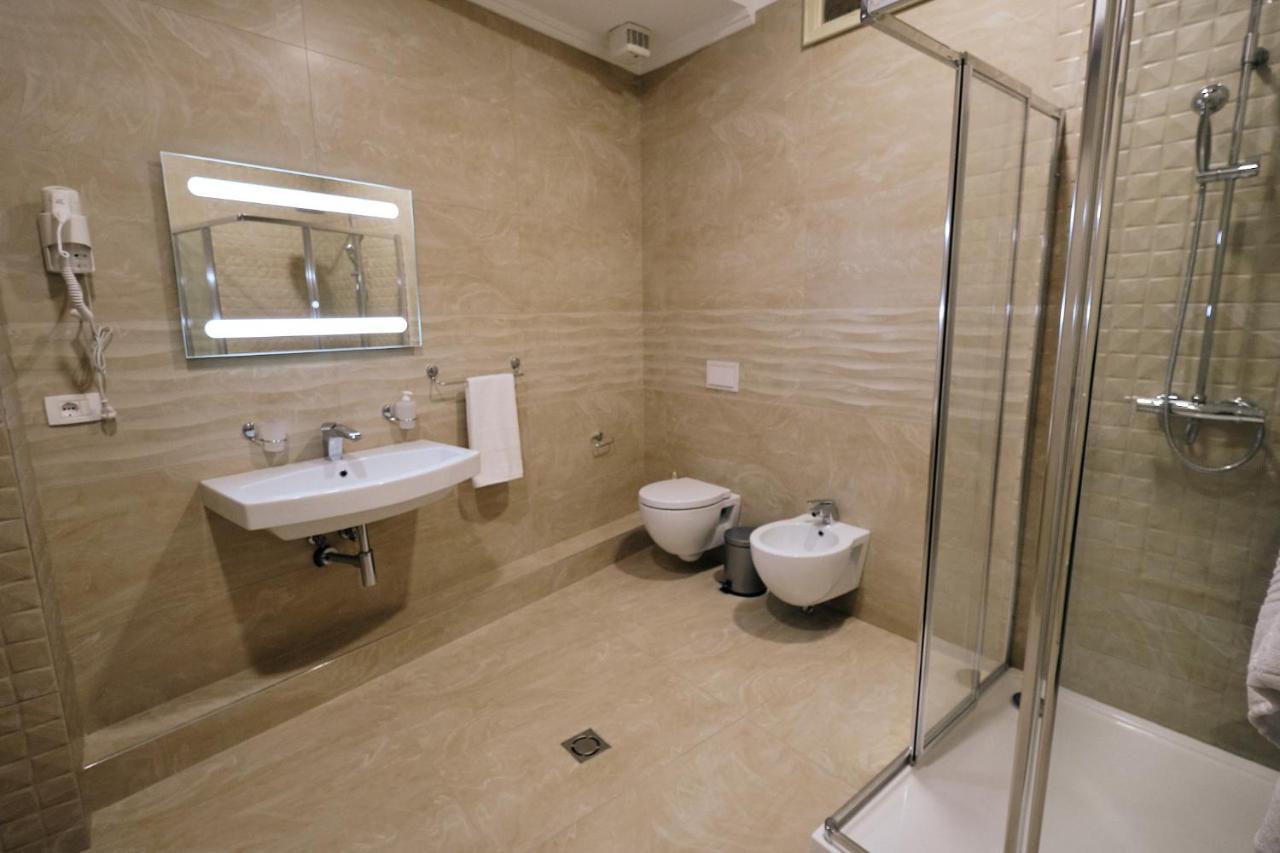 In Center Hotel Tiranë Luaran gambar