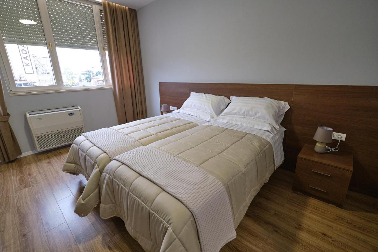 In Center Hotel Tiranë Luaran gambar