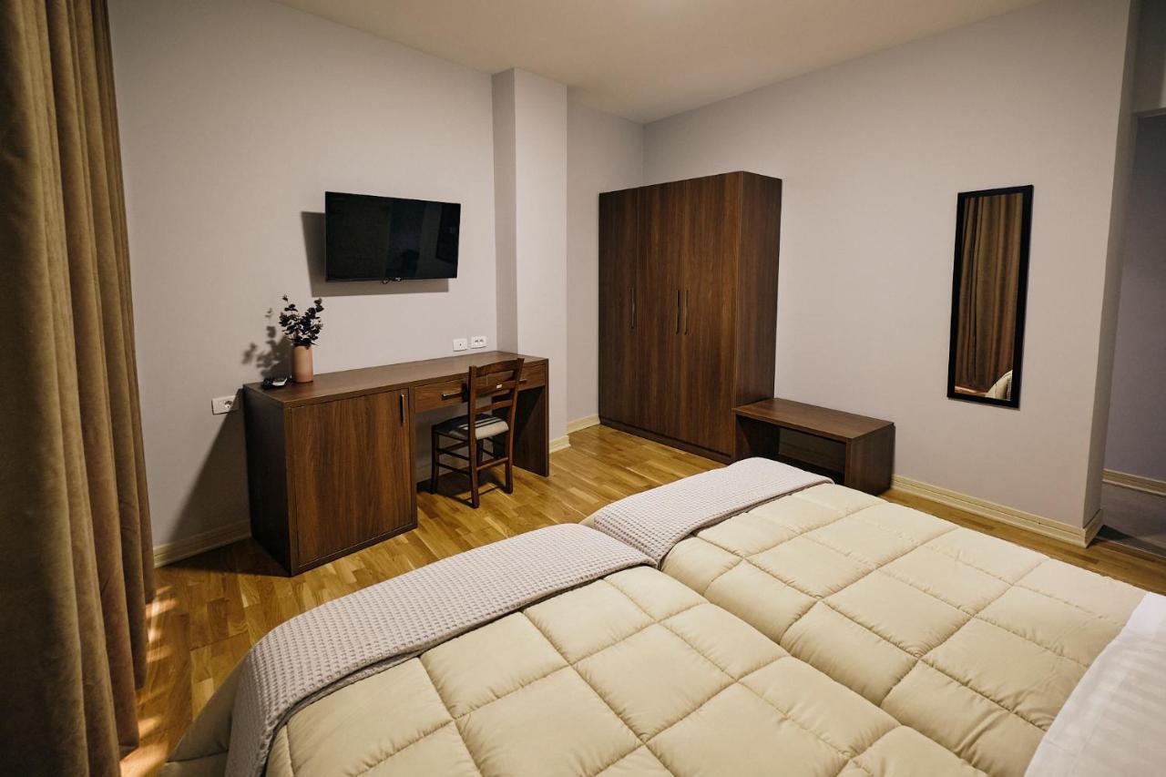 In Center Hotel Tiranë Luaran gambar